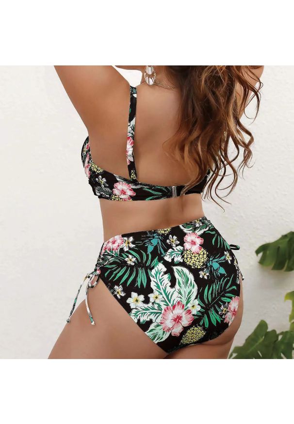 Intica - Strój kąpielowy dwuczęściowy z kwiatowym wzorem i podtrzymującymi miseczkami Margretha. Kolor: wielokolorowy. Materiał: tkanina. Wzór: kwiaty