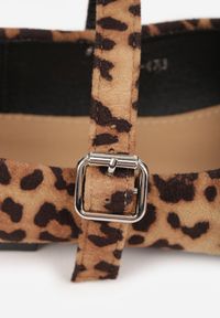 Renee - Brązowe Balerinki na Płaskiej Podeszwie w Stylu Mary Jane Ozdobione Wzorem w Panterkę i Kwadratowym Noskiem Treloma. Zapięcie: pasek. Kolor: brązowy. Materiał: jeans. Wzór: motyw zwierzęcy, aplikacja. Obcas: na płaskiej podeszwie. Styl: elegancki, klasyczny. Wysokość obcasa: niski #5