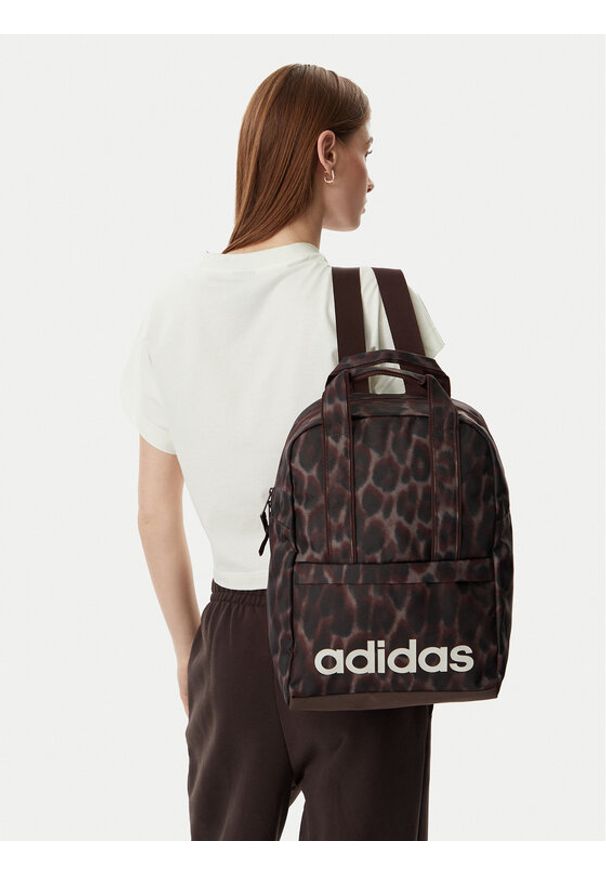 Adidas - adidas Plecak ADIDAS LINEAR ESSENTIALS GRAPHIC KD2183 Brązowy. Kolor: brązowy. Materiał: materiał