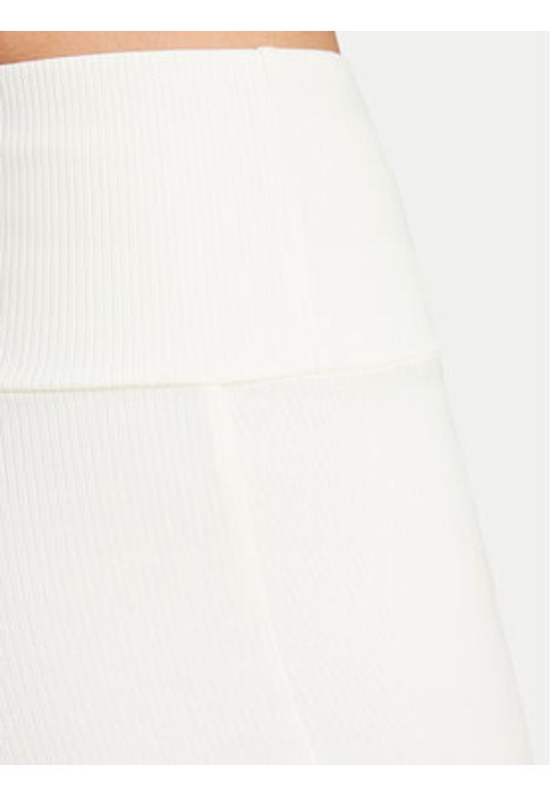 Adidas - adidas Szorty sportowe Lounge IY6740 Biały Slim Fit. Kolor: biały. Materiał: wiskoza, bawełna