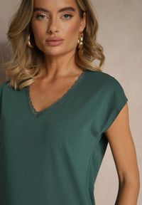 Renee - Ciemnozielony T-shirt z Bawełny Ozdobiony Koronką Ralienne. Okazja: na co dzień. Kolor: zielony. Materiał: bawełna, koronka. Wzór: aplikacja, koronka. Styl: casual #3