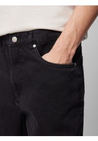 outhorn - Jeansy o kroju carrot męskie - czarne. Kolor: czarny. Materiał: jeans. Styl: klasyczny #2
