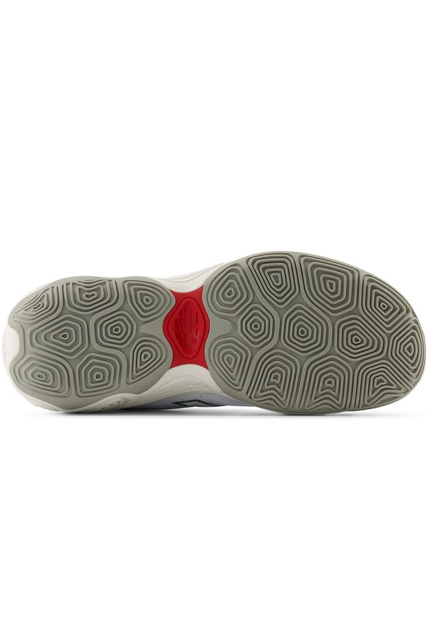 Buty męskie New Balance BBFRSHO2 – białe. Kolor: biały. Materiał: nubuk, syntetyk, materiał. Szerokość cholewki: normalna. Sport: fitness, koszykówka