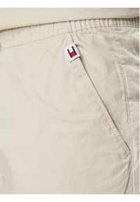 Tommy Jeans Joggery Austin DM0DM19457 Beżowy Regular Fit. Kolor: beżowy. Materiał: bawełna #5