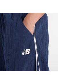 Spodnie damskie New Balance WB61Z1E6NNY – granatowe. Kolor: niebieski. Materiał: tkanina, nylon, materiał #3