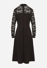Born2be - Czarna Rozkloszowana Sukienka z Koronką i Stójką Edanith. Okazja: na co dzień. Typ kołnierza: kołnierzyk stójkowy. Kolor: czarny. Materiał: koronka. Długość rękawa: długi rękaw. Wzór: koronka. Typ sukienki: proste. Styl: wizytowy, casual #3