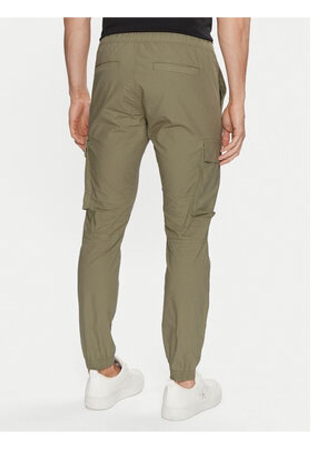 Calvin Klein Jeans Joggery J30J327614 Zielony Skinny Fit. Kolor: zielony. Materiał: bawełna