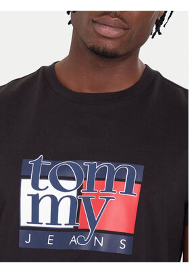 Tommy Jeans T-Shirt DM0DM21977 Czarny Regular Fit. Kolor: czarny. Materiał: bawełna