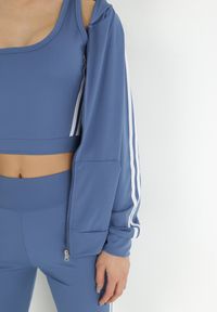 Born2be - Niebieski Komplet Dresowy 3-częściowy z Lampasami Hisa. Kolekcja: plus size. Kolor: niebieski. Materiał: dresówka. Sport: turystyka piesza #5