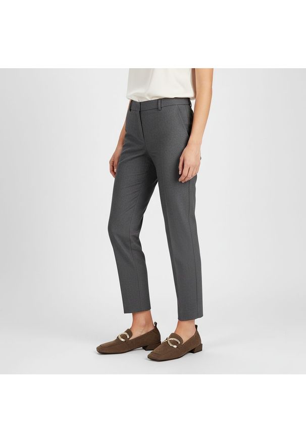 Półbuty damskie S.Barski, cholewka skóra naturalna zamszowa fason wsuwany kwadratowy nosek metalowa ozdoba na podbiciu niski stabilny obcas minimalis. Kolor: brązowy. Materiał: skóra, zamsz. Szerokość cholewki: normalna. Wzór: aplikacja. Obcas: na obcasie. Styl: elegancki, klasyczny. Wysokość obcasa: niski