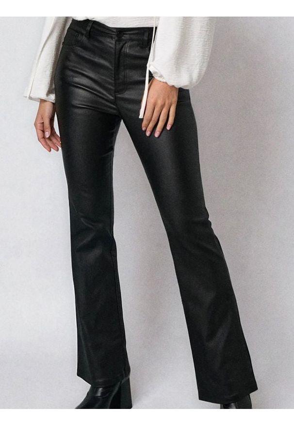 Sinsay - Spodnie dzwony - czarny. Kolor: czarny