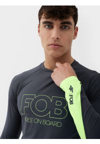 4f - Longsleeve do pływania z filtrem UV męski. Kolor: szary. Materiał: włókno, dzianina, skóra. Długość rękawa: długi rękaw. Styl: sportowy