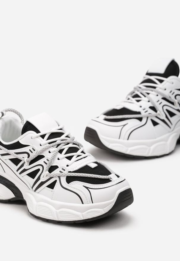 Renee - Biało-Czarne Sneakersy z Siateczką na Podeszwie z Wycięciami i Ozdobnym Wiązaniem Dorila. Wysokość cholewki: przed kostkę. Zapięcie: sznurówki. Kolor: biały. Szerokość cholewki: normalna