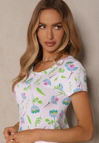 Renee - Biało-Zielony T-shirt z Bawełny z Nadrukiem Zarive. Okazja: na co dzień. Kolor: biały. Materiał: bawełna. Wzór: nadruk. Styl: casual #4