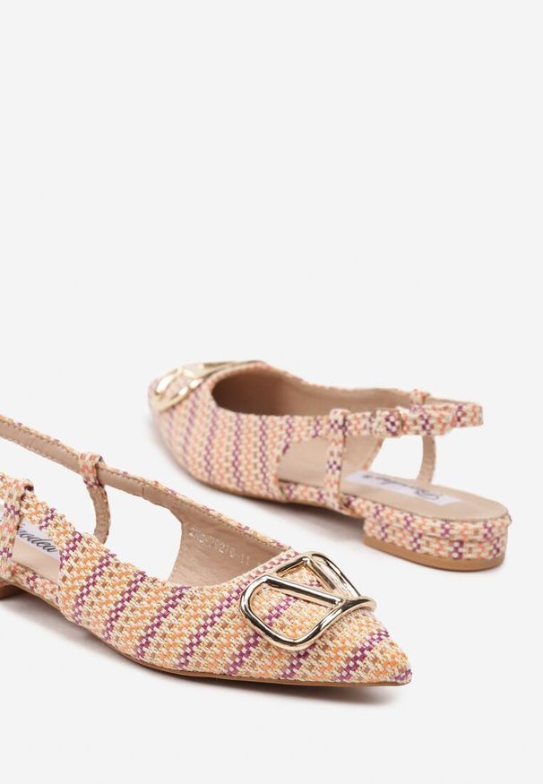 Renee - Pomarańczowe Sandały Slingback z Tweedowymi Zdobieniami i Metaliczną Aplikacją Elanovea. Okazja: na co dzień. Zapięcie: pasek. Kolor: pomarańczowy. Materiał: jeans. Wzór: aplikacja. Obcas: na obcasie. Styl: elegancki, casual. Wysokość obcasa: niski