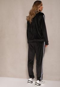 Renee - Czarny Komplet Dresowy Spodnie i Bluza Rozpinana Ozdobiona Paskami Mirwia. Kolor: czarny. Materiał: dresówka. Wzór: aplikacja #4