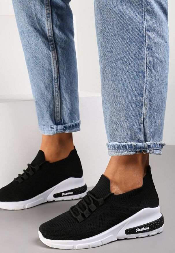 Renee - Czarne Buty Sportowe Philone. Zapięcie: bez zapięcia. Kolor: czarny. Materiał: materiał. Szerokość cholewki: normalna. Wzór: aplikacja