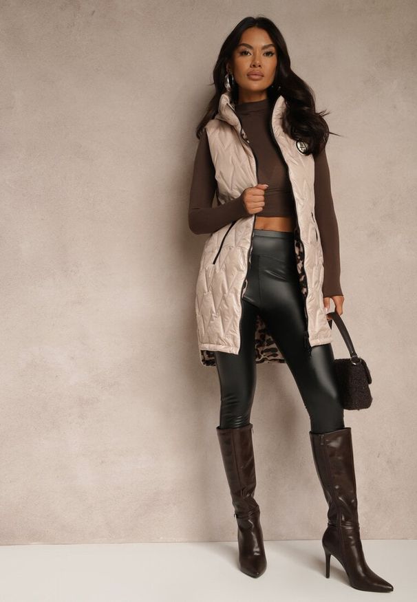 Renee - Złoto-Różowa Kamizelka Dwustronna z Pikowanymi Przeszyciami i Kapturem Erisabe. Okazja: na co dzień, na spacer. Kolor: złoty. Materiał: jeans. Sezon: jesień. Styl: casual, sportowy