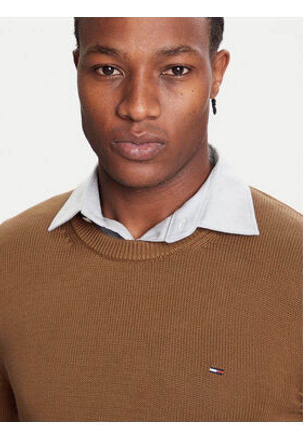 Tommy Jeans Sweter DM0DM21787 Brązowy Regular Fit. Kolor: brązowy. Materiał: bawełna