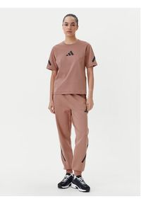 Adidas - adidas T-Shirt Z.N.E. JC9311 Różowy Regular Fit. Kolor: różowy. Materiał: bawełna #4