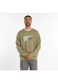 Bluza męska New Balance Numeric MT51952DEK – zielona. Kolor: zielony. Materiał: materiał, poliester, bawełna. Wzór: aplikacja, napisy