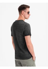 Ombre Clothing - Męski bawełniany t-shirt V-neck z dzianiny z efektem sprania - czarny V6 - Rozmiar: L. Okazja: na co dzień. Typ kołnierza: dekolt w serek. Kolor: czarny. Materiał: bawełna, dzianina. Wzór: melanż. Styl: vintage, casual, klasyczny #3