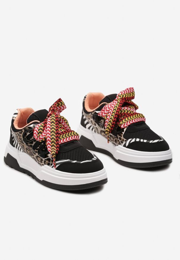 Renee - Czarne Sneakersy na Grubej Podeszwie z Ozdobnymi Sznurówkami Zeldema. Okazja: na co dzień. Zapięcie: sznurówki. Kolor: czarny. Materiał: jeans