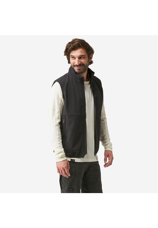 FORCLAZ - Kamizelka softshell trekkingowa męska Forclaz MT100. Kolor: czarny. Materiał: softshell. Długość rękawa: bez rękawów