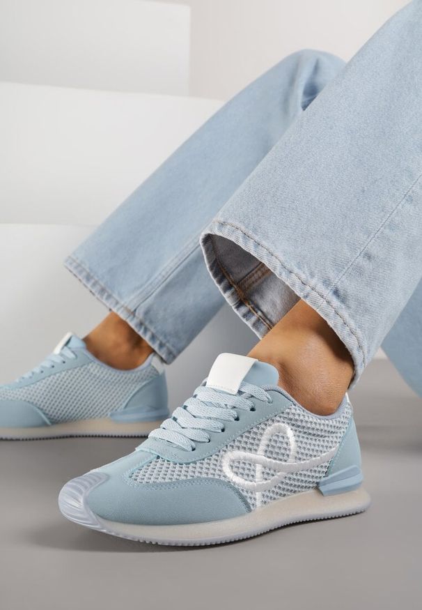 Renee - Niebieskie Sneakersy z Geometrycznym Wzorem Dawnfallow. Okazja: na co dzień. Kolor: niebieski. Materiał: jeans. Wzór: geometria