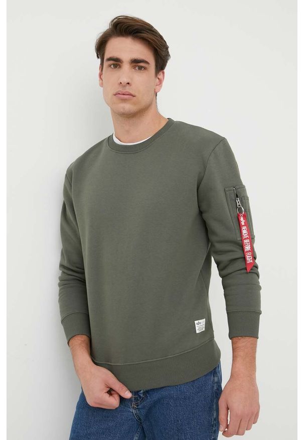 Alpha Industries bluza męska kolor zielony z nadrukiem. Okazja: na co dzień. Kolor: zielony. Długość rękawa: długi rękaw. Długość: długie. Wzór: nadruk. Styl: casual