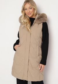 Born2be - Beżowa Kamizelka Pikowana z Futerkiem i Kapturem Innarella. Okazja: na co dzień, do pracy. Kolor: beżowy. Materiał: futro. Styl: casual, elegancki #6