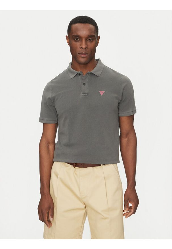 Guess Polo F5GP00 K9WF1 Szary Regular Fit. Typ kołnierza: polo. Kolor: szary. Materiał: bawełna