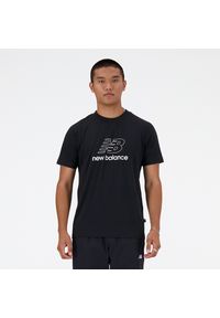 Koszulka męska New Balance MT41906BK – czarna. Kolor: czarny. Materiał: dresówka, bawełna. Długość rękawa: krótki rękaw. Długość: krótkie. Wzór: napisy