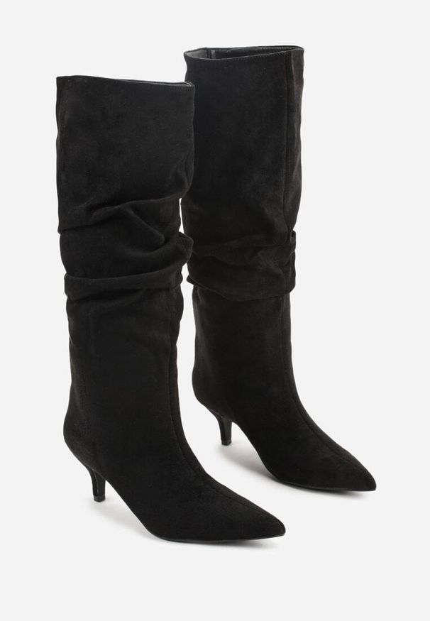 Born2be - Czarne Marszczone Kozaki na Obcasie Typu Kaczuszka Alevitte. Okazja: na co dzień. Zapięcie: bez zapięcia. Kolor: czarny. Materiał: jeans. Obcas: na obcasie. Styl: elegancki, casual. Wysokość obcasa: średni