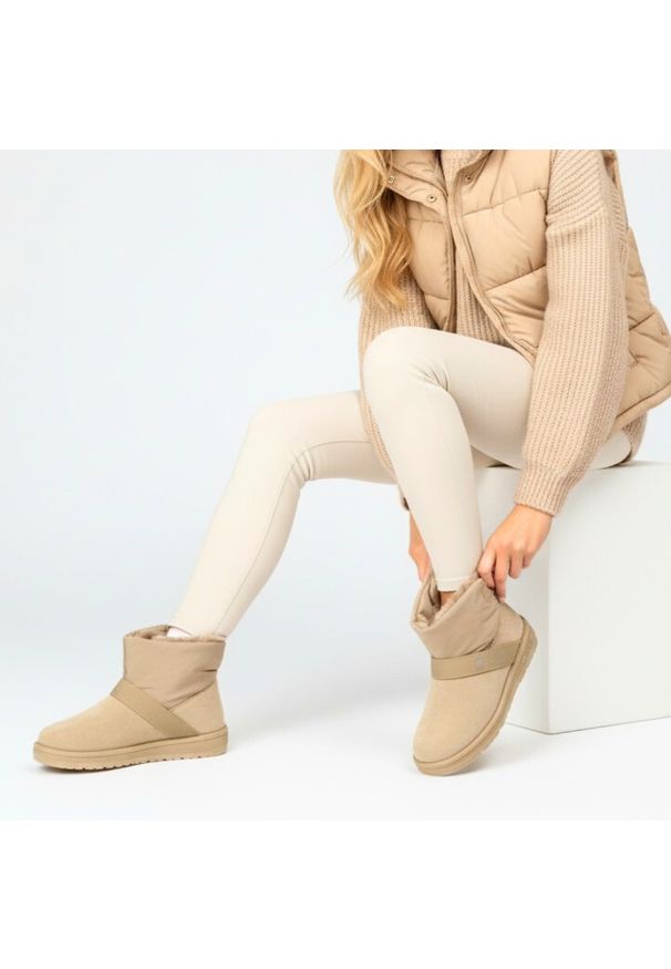 Big-Star - Beżowe Śniegowce Big Star Stylowe Ocieplane Buty Damskie. Okazja: na spacer. Kolor: beżowy. Materiał: futro, materiał, syntetyk. Szerokość cholewki: normalna. Sezon: zima. Styl: elegancki