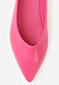 Renee - Fuksjowe Balerinki ze Szpiczastymi Noskami w Eleganckim Stylu Lagenaria. Okazja: na imprezę, na co dzień. Nosek buta: szpiczasty. Kolor: różowy. Materiał: jeans, materiał. Wzór: kwiaty. Styl: elegancki #9