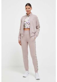 Guess bluza damska kolor beżowy z aplikacją. Okazja: na co dzień. Kolor: beżowy. Wzór: aplikacja. Styl: casual #5