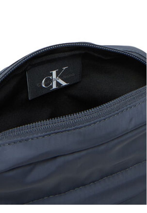 Calvin Klein Jeans Saszetka Sport Essentials Reporter 18 LV04G3000G Granatowy. Kolor: niebieski. Materiał: materiał