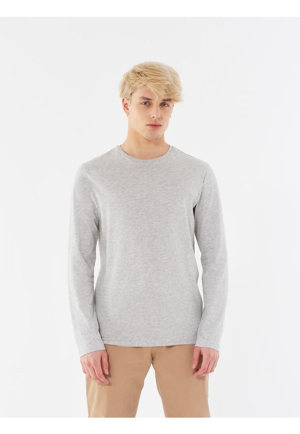 outhorn - Gładki longsleeve męski. Okazja: na co dzień. Materiał: bawełna, jersey, dzianina, materiał. Długość rękawa: długi rękaw. Wzór: gładki. Styl: casual
