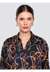 Big-Star - Koszula damska z nadrukiem granatowa Dorta 403. Okazja: do pracy, na spotkanie biznesowe. Kolor: niebieski. Materiał: tkanina, satyna, poliester. Wzór: nadruk. Styl: klasyczny, biznesowy #3