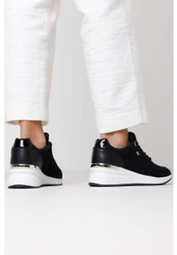 MEXX - Mexx sneakersy Glass kolor czarny MXK039801W. Nosek buta: okrągły. Zapięcie: sznurówki. Kolor: czarny. Materiał: guma. Obcas: na koturnie #8