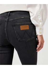 Wrangler - WRANGLER DAMSKIE SPODNIE JEANSOWE WRANGLER FIERCE FLARE CONSTELLATION 112362622 #4