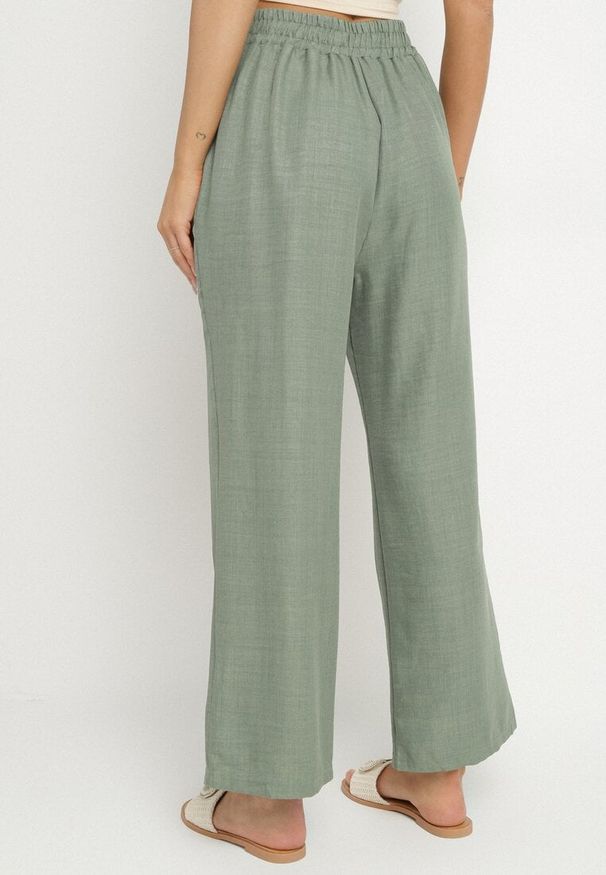 Born2be - Ciemnozielone Spodnie o Szerokim Kroju z Wiązaniem i Gumką w Pasie Miravenia. Okazja: na co dzień. Kolor: zielony. Styl: casual, elegancki