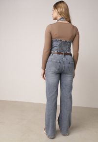 Born2be - Niebieski Jeansowy Kombinezon z Bawełny z Odkrytymi Plecami i Kołnierzykiem Edaviael. Okazja: na co dzień. Kolor: niebieski. Materiał: bawełna, jeans. Styl: casual, klasyczny #7