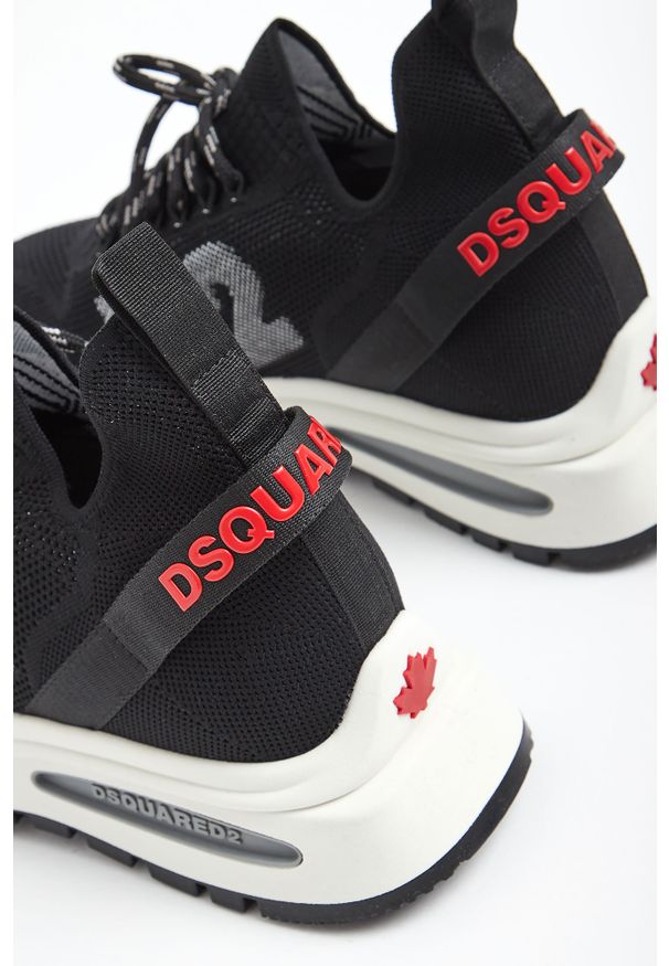 SNEAKERSY DSQUARED2. Zapięcie: pasek. Materiał: guma. Wzór: paski