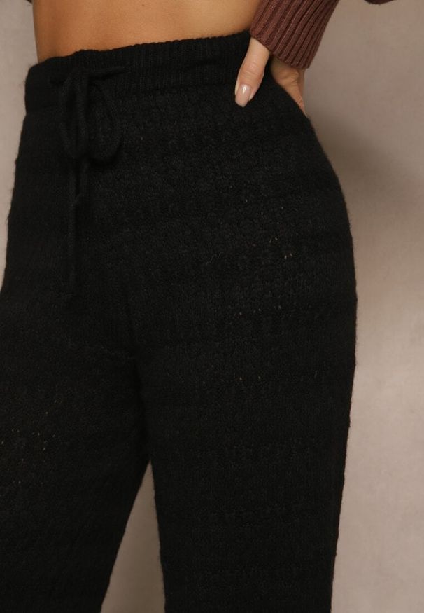 Renee - Czarne Spodnie Wide Leg z Dzianiny z Dodatkiem Wełny i Wiskozy Tiesania. Okazja: na co dzień. Stan: podwyższony. Kolor: czarny. Materiał: wiskoza, dzianina, wełna. Styl: casual
