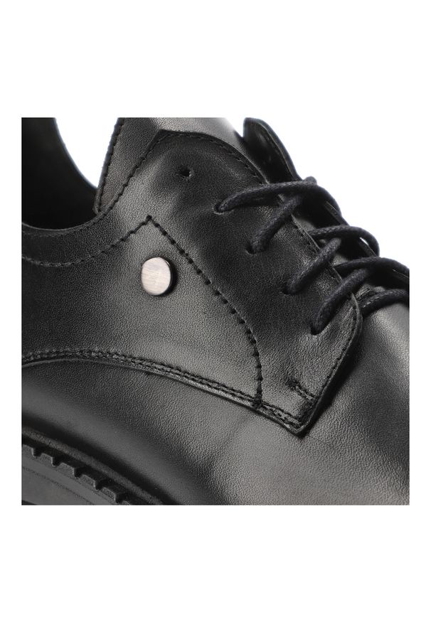 Czarne Półbuty Armodo Modne Obuwie Damskie. Okazja: na co dzień, na spotkanie biznesowe, do pracy. Kolor: czarny. Materiał: skóra. Obcas: na płaskiej podeszwie. Styl: biznesowy, casual, elegancki, klasyczny