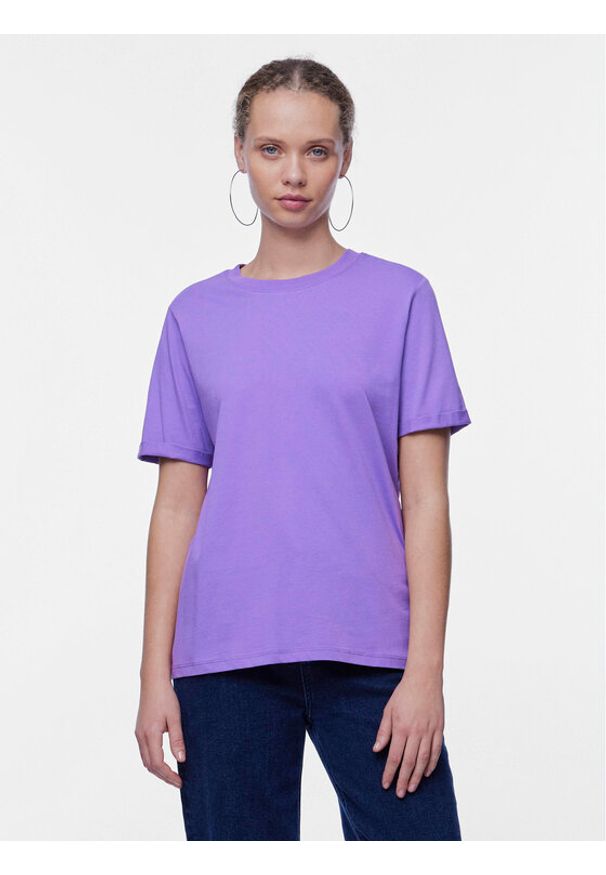 Pieces T-Shirt Ria 17086970 Fioletowy Regular Fit. Kolor: fioletowy. Materiał: bawełna