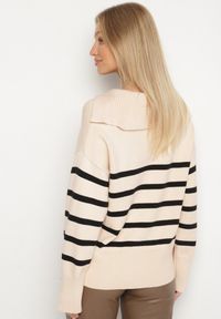 Born2be - Czarno-Beżowy Sweter Ozdobiony Paskami i Kołnierzykiem Arsena. Okazja: na spotkanie biznesowe, do pracy, na co dzień. Typ kołnierza: dekolt w serek. Kolor: czarny. Materiał: jeans. Wzór: aplikacja. Styl: biznesowy, casual