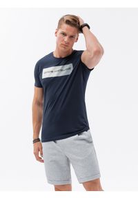 Ombre Clothing - T-shirt męski bawełniany z nadrukiem - granatowy V3 S1751 - XXL. Kolor: niebieski. Materiał: bawełna. Długość rękawa: krótki rękaw. Długość: krótkie. Wzór: nadruk. Styl: klasyczny #4